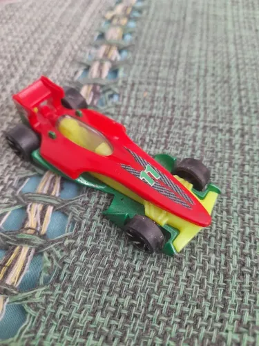 Carrinho Hot Wheels DTW98, de 2016. Conhecido como "Speedy Pérez" da "Legends of Speed"