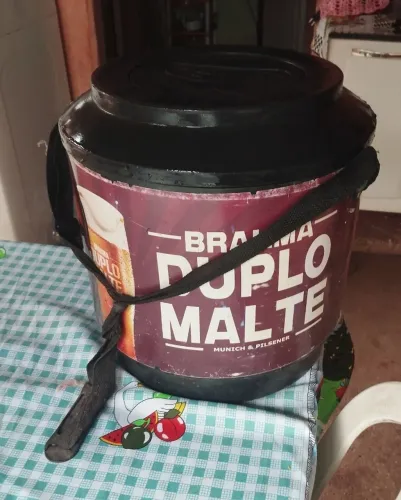Vendo uma térmica redonda 