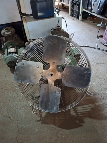 Motor Ventilador Industrial WEG 230V c/ Hélice e Grade - (No estado)