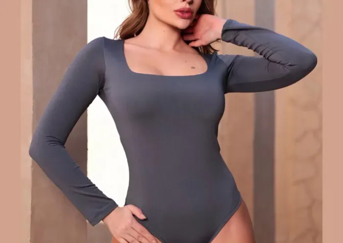 Body casual feminino decote quadrado manga longa