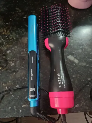 Chapinha de cabelo e escova