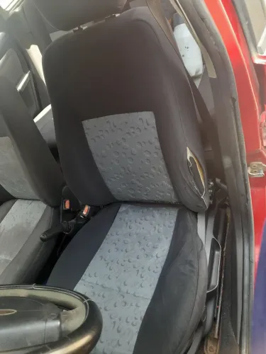Limpeza de bancos automotivos+Polimento de farol por 80,00 