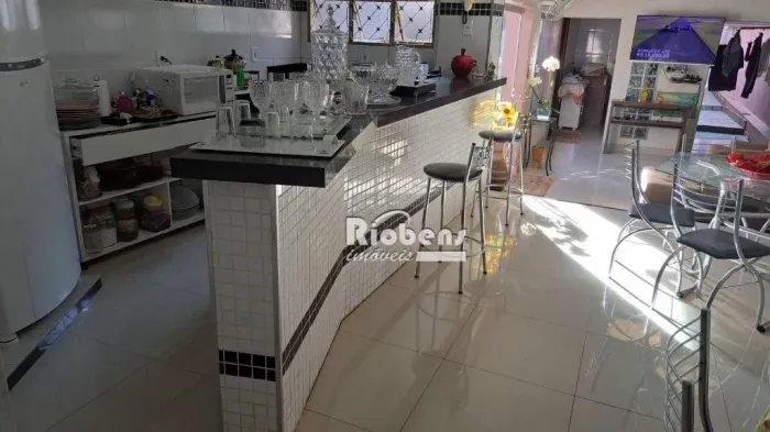 CASA 04 DORIMTÓRIOS COM PEQ SALÃO PARA RENDA