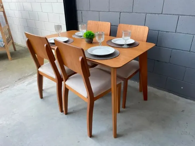 MESA COM 4 CADEIRAS MADEIRA (ENTREGA HOJE)
