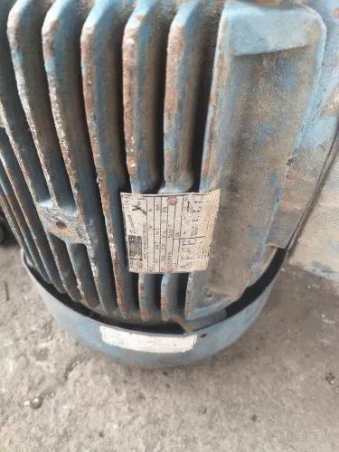 Motor elétrico trifásico