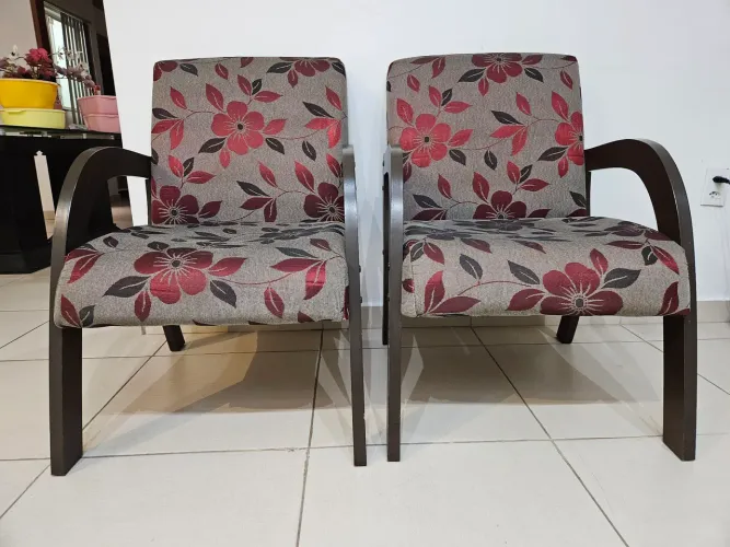 Poltronas Lindas-R$ 280,00 cada unidade.
