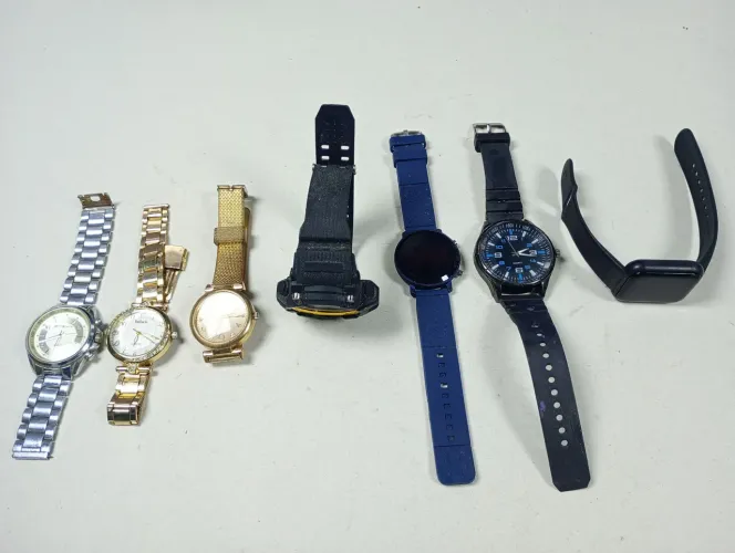 Lote 7 Relógios Variados - Analógicos, Digitais e Smartband (2 OK)