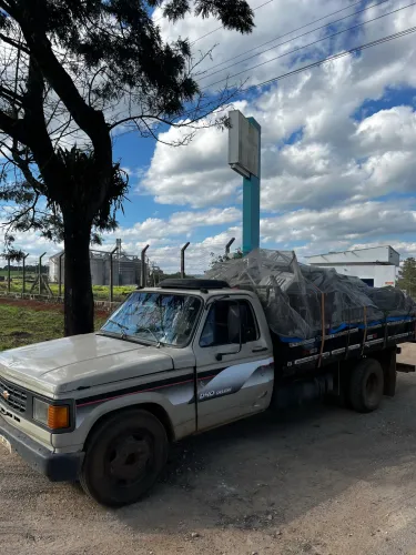 Chevrolet D40 1987 carroceria com chapa de alumínio