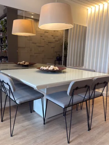 Tampo de mesa de jantar alto padrão, em laca e vidro