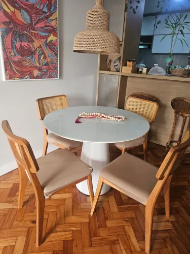 Mesa redonda de 4 lugares
