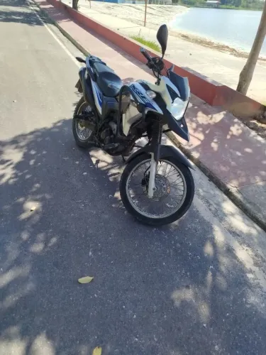 Vendo essa moto, tá em dia. Interessados ligue *