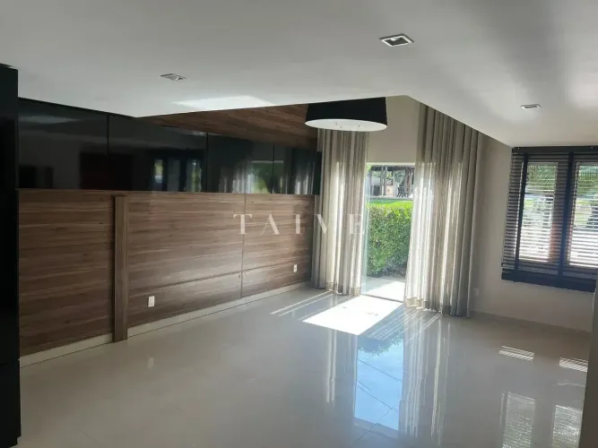 Sobrado à venda, Royal Forest, 280m² úteis, 4 quartos sendo 2 suítes, completo em móveis p