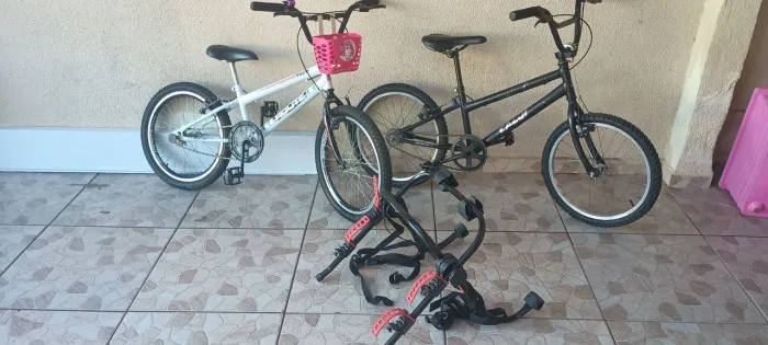 2 Bicicletas aro 20 com suporte p/ carro