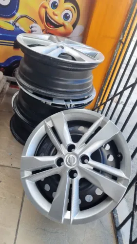 Jogo de Rodas de Ferro Aro 16 (4x100) com Calotas Originais Nissan