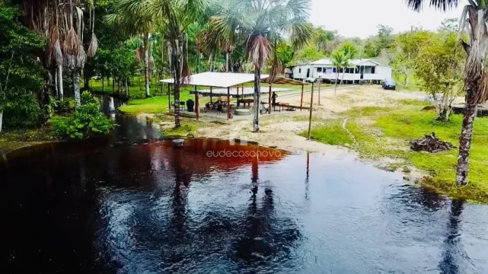 Sítio km 45 de Novo Airão, Igarapé de água corrente, Luxo