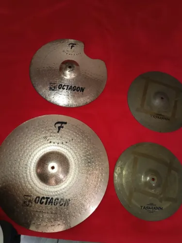Pratos de bateria