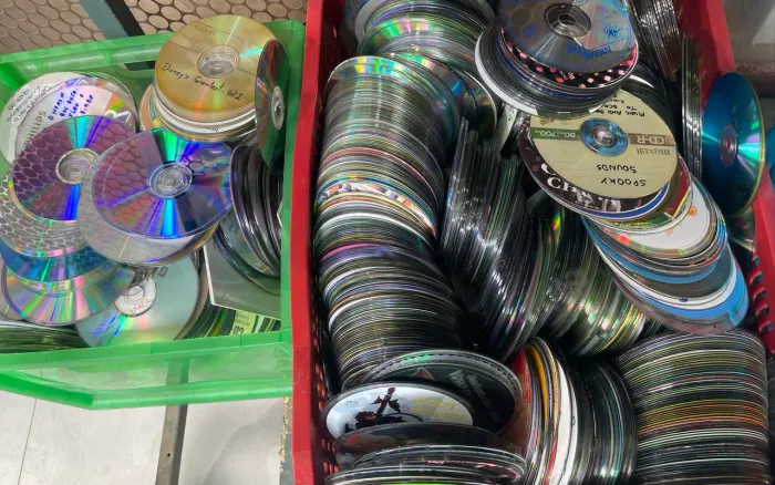 Lote grande de CDs usados para reaproveitamento - DOAÇÃO