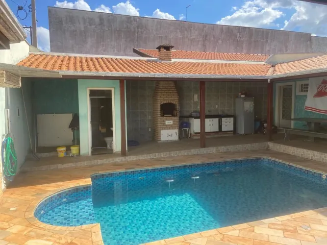Casa à Venda - Parque Clayton Malaman, Pirassununga