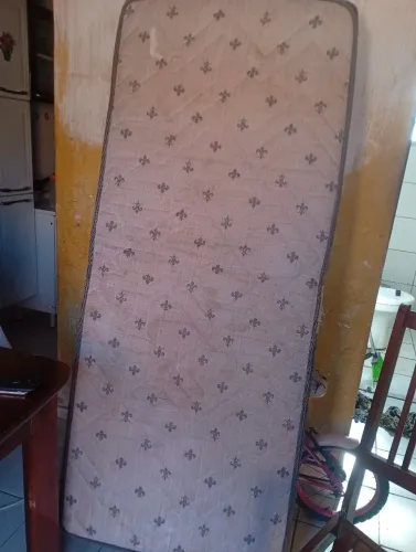 Vendo um colchão de solteiro