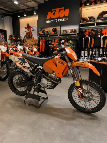 Moto Ktm de trilha 