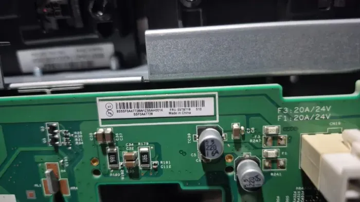 Placa de backplane de disco rígido (Hard Drive Backplane) FRU 03T8719