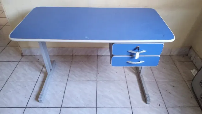 Mesa grande para escritório e estudos
