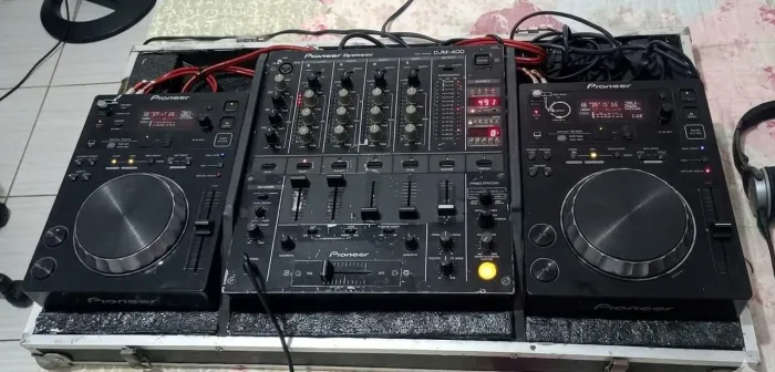 Vendo ou troco Cdj 350 mais Mixer djm 500