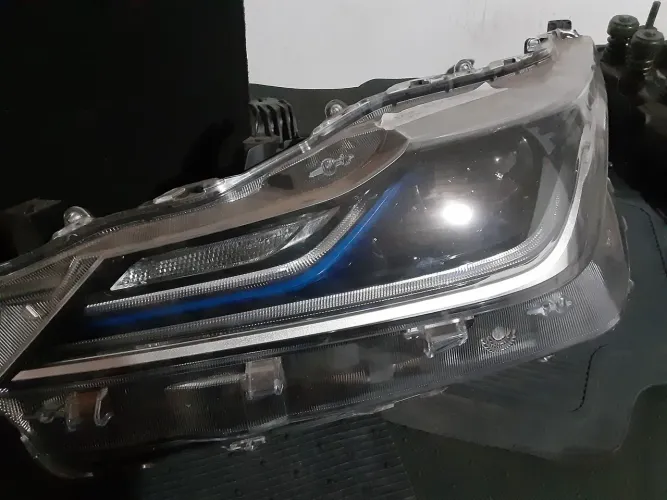Farol L/E Toyota Corolla altis hibrido 21/25