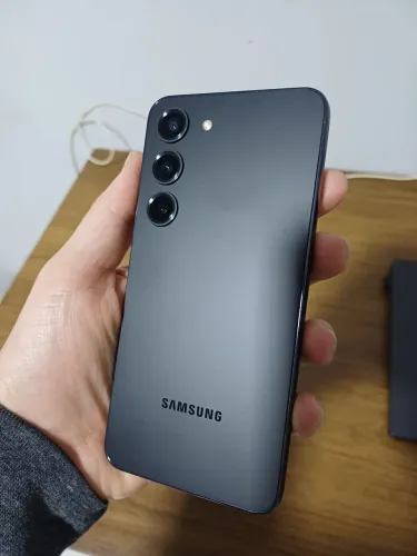 Galaxy S23 impecável, com nota fiscal.