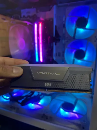 Memória Corsair Vengeance RGB 16gb DDR5