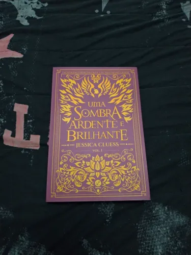 Uma sombra ardente e brilhante 