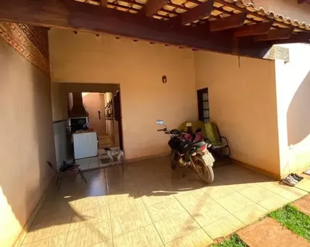 CASA PLANA FORRADA EM BAIRRO HENRIQUE JORGE