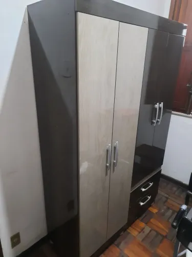 Guarda roupa em bom estado