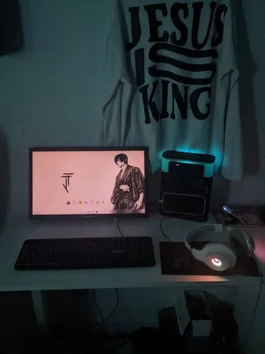 VENDE-SE MOBILADOR COMPLETO COM MONITOR 19P 60HZ, MAUSE E TECLADO HD7 GAMER