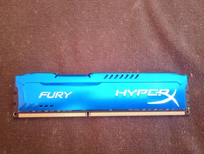 Memória RAM Kingston 8GB DDR3 Azul - Funcionando