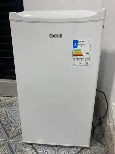 Frigobar Consul em perfeito funcionamento, Semi novo , poucas vezes usado