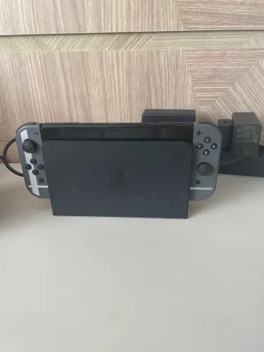 Nintendo Switch OLED + Joycon + Pro Controler