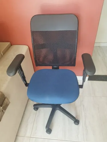 Vende-se cadeira de escritório 
