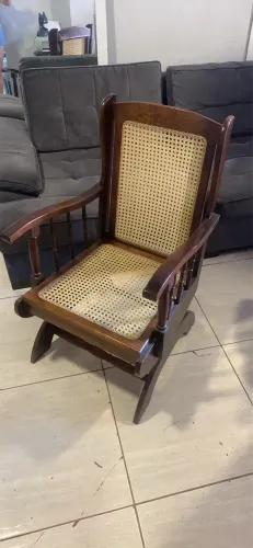 Cadeira de Balanço Retrô