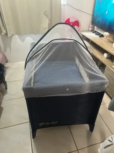 Berço chiqueirinho 2 em 1 SEMI NOVO 3 meses de uso! de brinde vai um bebê conforto !