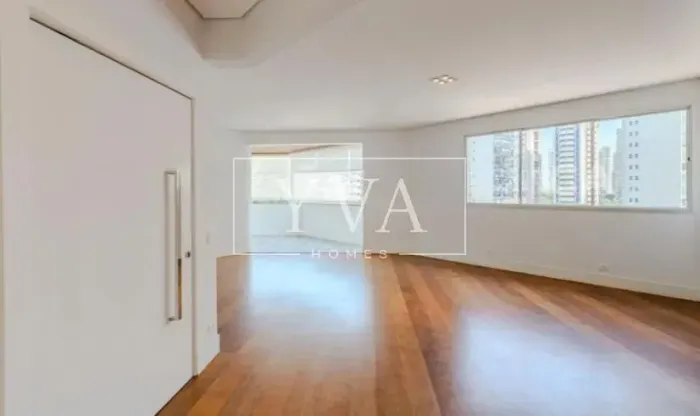 Apartamento com 244 m², 3 quartos sendo 3 suítes à venda no bairro Moema Pássaros.