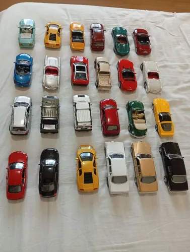 CARROS MINIATURAS COLECIONÁVEIS ESCALA 1.36 12CM METAL PORTAS QUE ABREM BELO HORIZONTE