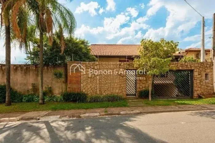 Sobrados para venda com Lavanderia e 5 quartos, 300 m² - Vila Lemos