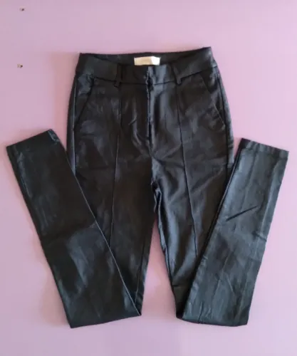 Calça C&A Yessica imitação de couro