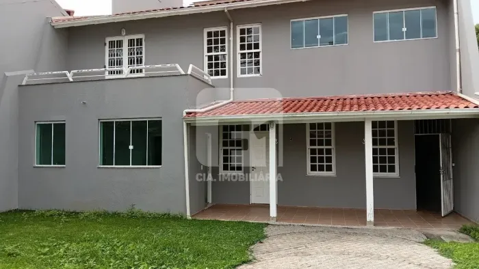 Casa de 5 dormitórios à venda no Córrego Grande, em Florianópolis.