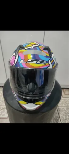 Vende - se capacete SEMI NOVO
