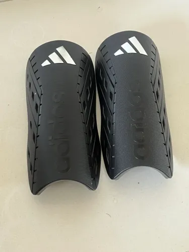 Caneleira adidas