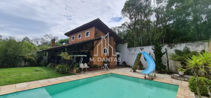 Sitio 2.400m² 04 quartos 06 vagas em Parelheiros