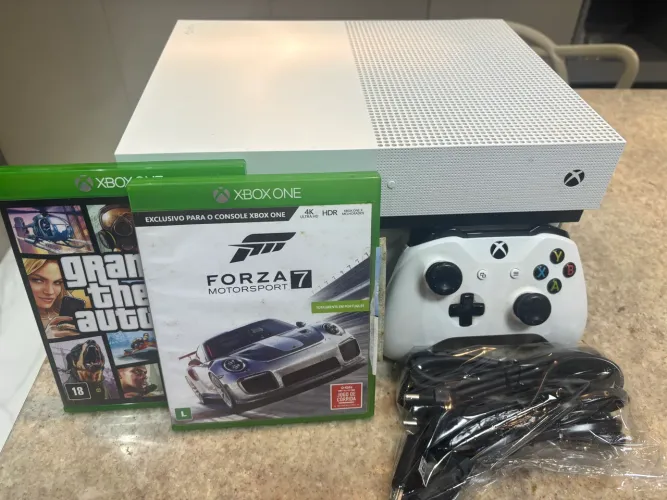 Xbox One S 1 Tb c/ 1 controle e 2 jogos físicos 