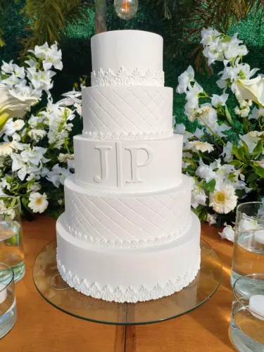 Maquete de casamento pronta de 5 andares